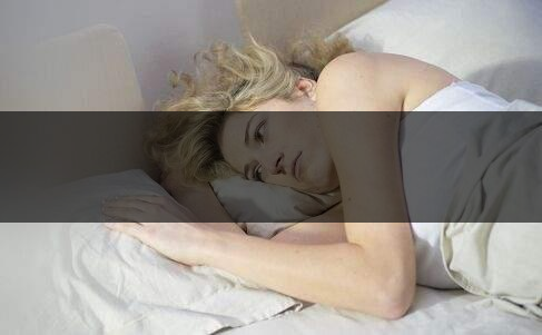 喝茶失眠怎樣才能快速入睡，這樣可以有效防止失-2