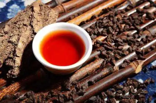 喝普洱茶出汗是怎么回事？