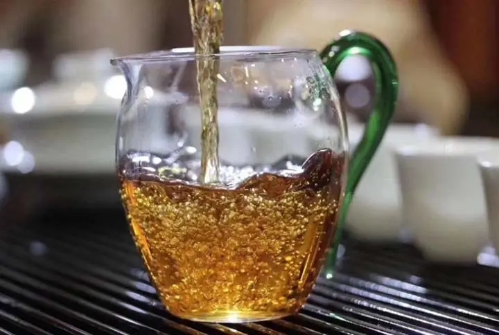 連“喉韻”和“鎖喉”都搞不清楚，就不要說(shuō)懂普洱茶！