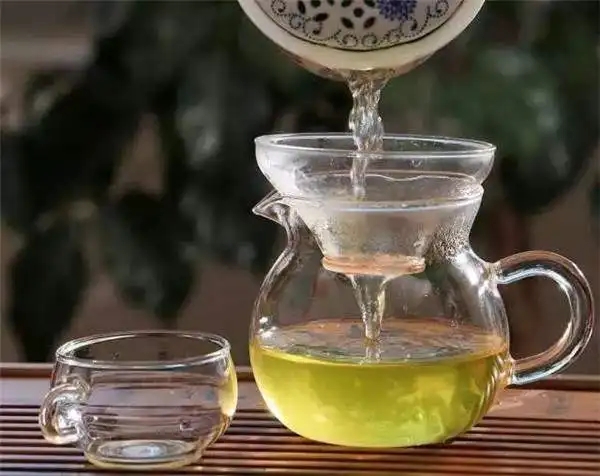 怎么快速清除茶垢？