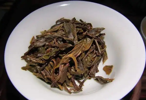 為什么普洱茶的葉底會出現(xiàn)紅梗？