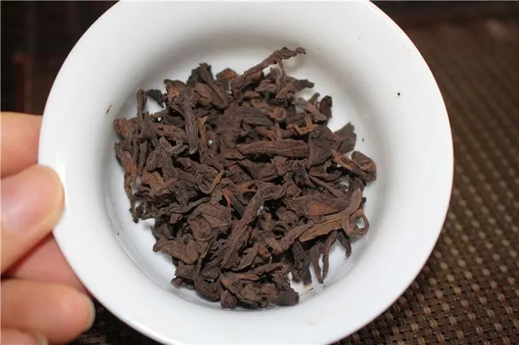 普洱茶的“樟香、棗香、糯香”等香味由什么決定？