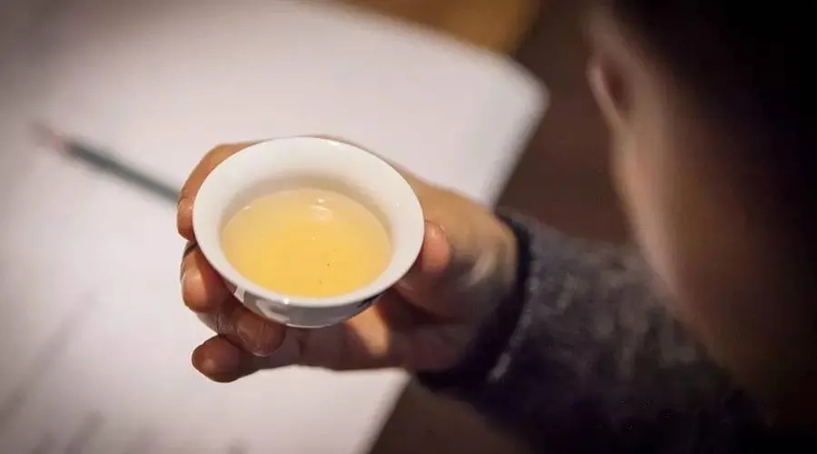 茶和水為什么會(huì)“分離”？